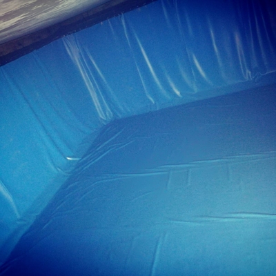 Montaż membrany PVC 1,5 mm w podziemnym zbiorniku zapasu wody ppoż.